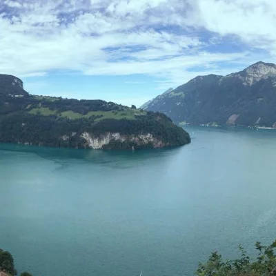 Hello from the ❤️ of 🇨🇭 #lake #vierwaldstättersee