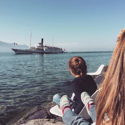 Enjoying the lakeside 🌞⛴