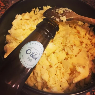 De la 🍺 @brasserie_obled dans la 🧀 fondue de la la